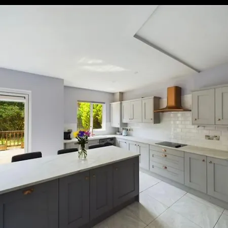 Deluxe Dwelling - 15 Mins From City/airport Accommodatie bij particulieren