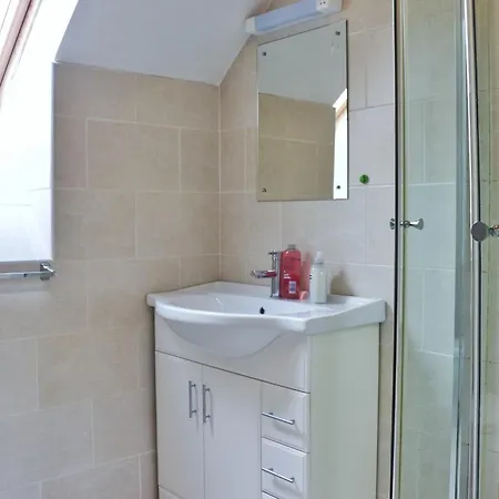 Deluxe Dwelling - 15 Mins From City/airport Accommodatie bij particulieren