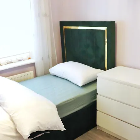 Deluxe Dwelling - 15 Mins From City/airport Accommodatie bij particulieren
