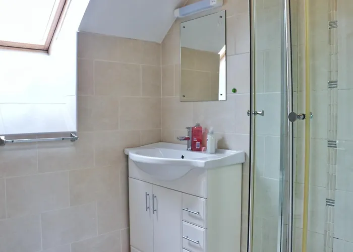 Deluxe Dwelling - 15 Mins From City/airport 民宿