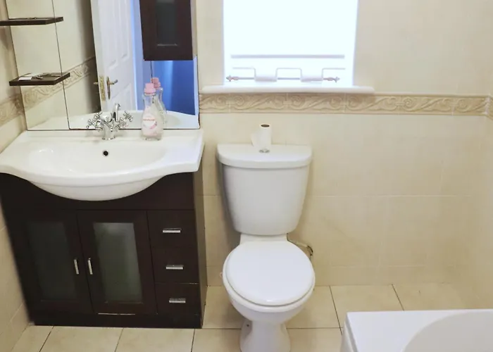 Deluxe Dwelling - 15 Mins From City/airport 民宿 科克