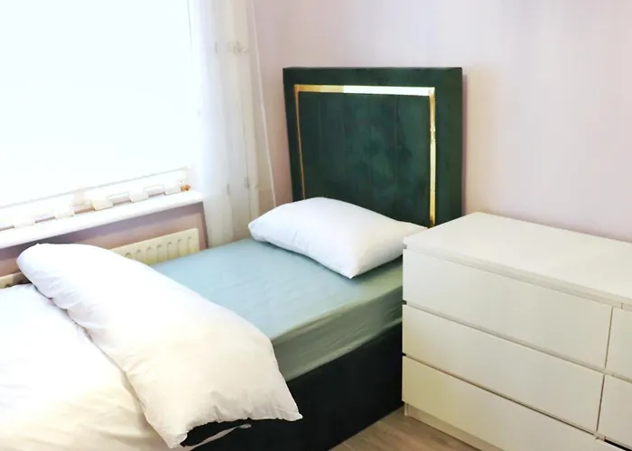 Deluxe Dwelling - 15 Mins From City/airport 民宿